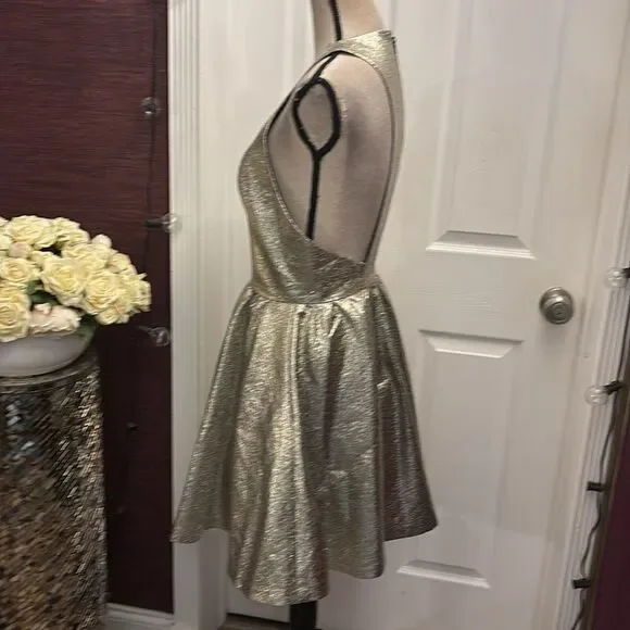 Alice+Olivia Gold Metallic Sleeveless Dress, US8 - Picture 9 of 13